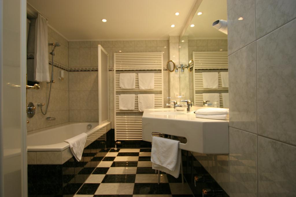 Park Hotel Am Schloss Ettringen  المظهر الخارجي الصورة