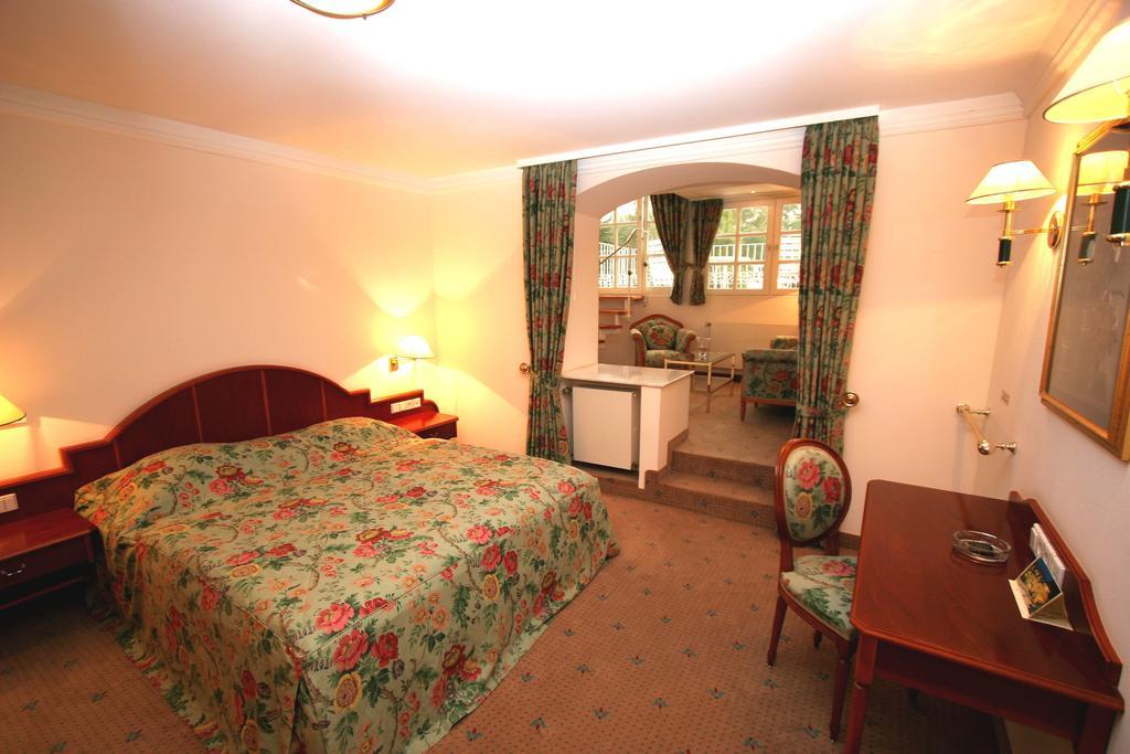 Park Hotel Am Schloss Ettringen  المظهر الخارجي الصورة