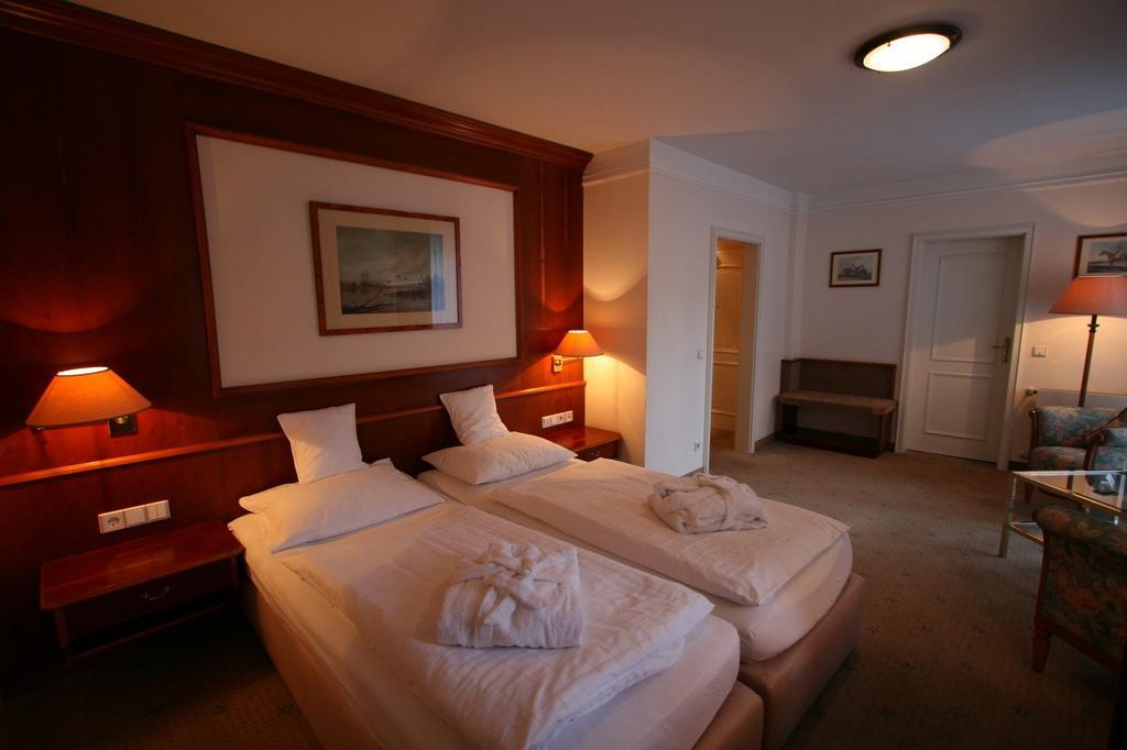 Park Hotel Am Schloss Ettringen  المظهر الخارجي الصورة