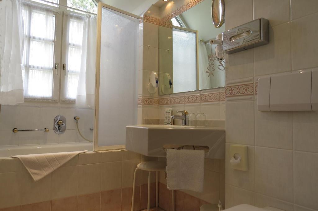 Park Hotel Am Schloss Ettringen  الغرفة الصورة